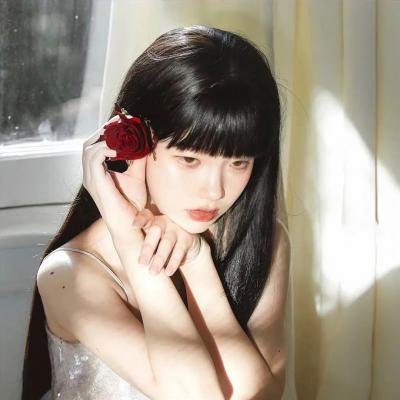 院子里的女人