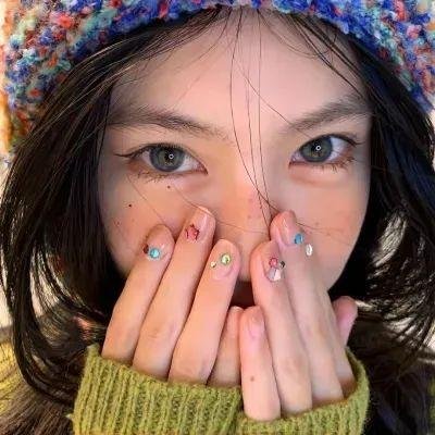 前程似锦的年轻女人